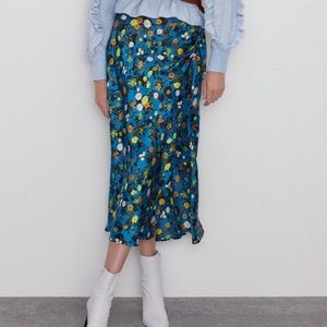 New Zara floral print skirt NWT